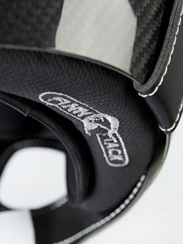 Finn-Tack elite travhjelm, karbonfiber